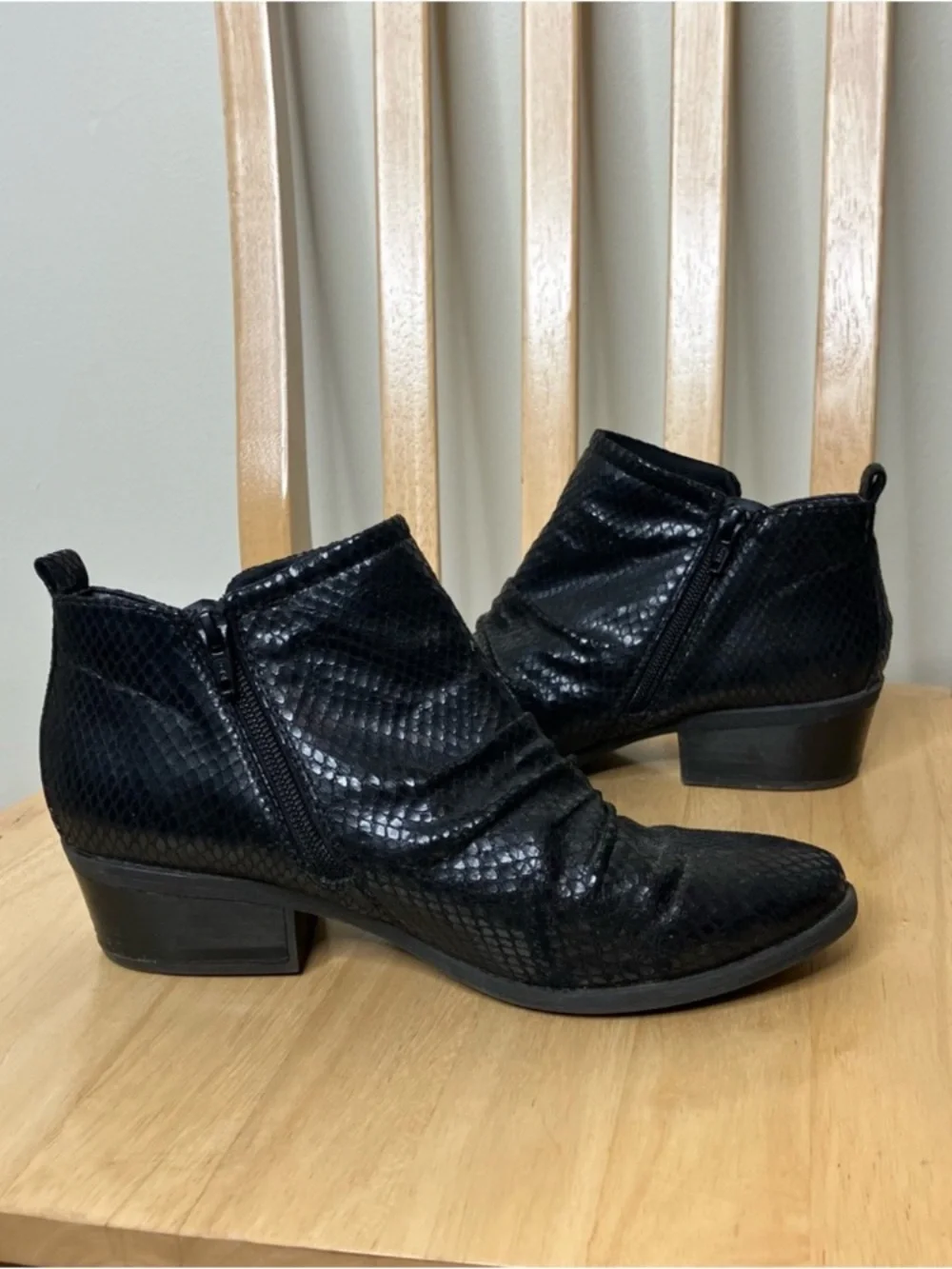 Baretraps Grafton black snakeskin ankle boots 7.5